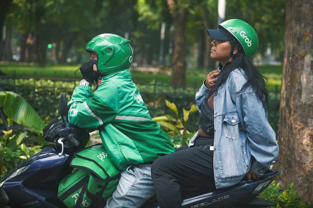 Ride-hailing services provide a quick and accessible way to travel, with the added benefit of cashless payments and transparent, fixed fares